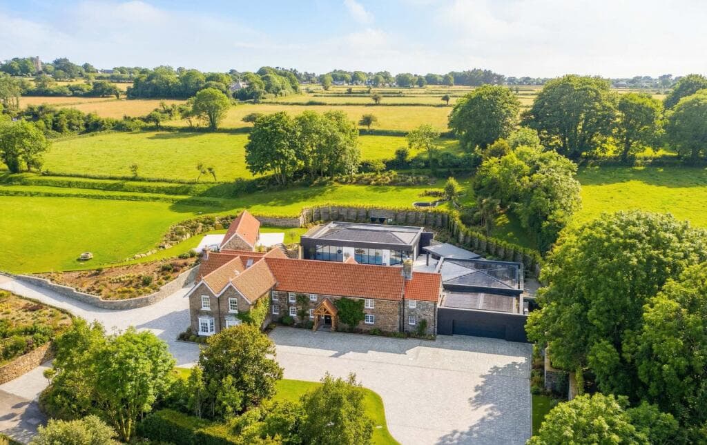 6-bedroom House in St. Peter Port